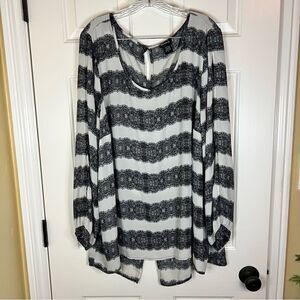 Torrid‎ 3X Flowy Loose Fitting Blouse Great Pattern Comfy Flattering Open Arms